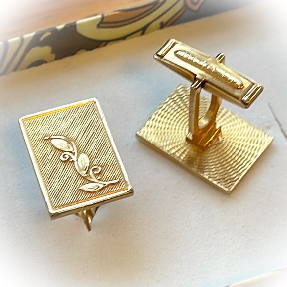 💕Beautiful Vintage Rectangle Gold Tone Cufflinks💕 - Picture 1 of 6